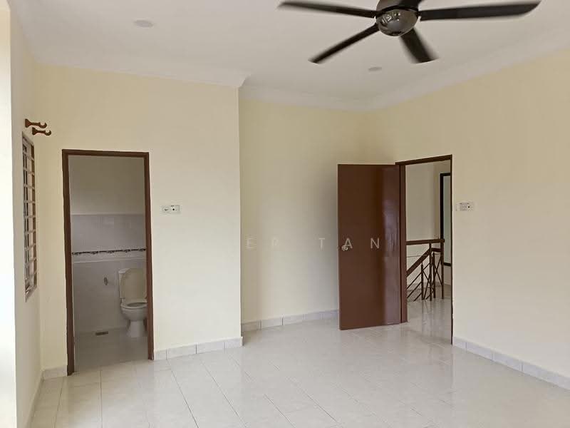 2-storey Terraced House for Rent in Taman Desa Bukit Indah (Sungai Buloh) - Peter Tan - Bathroom - PropertyGuru.com.my