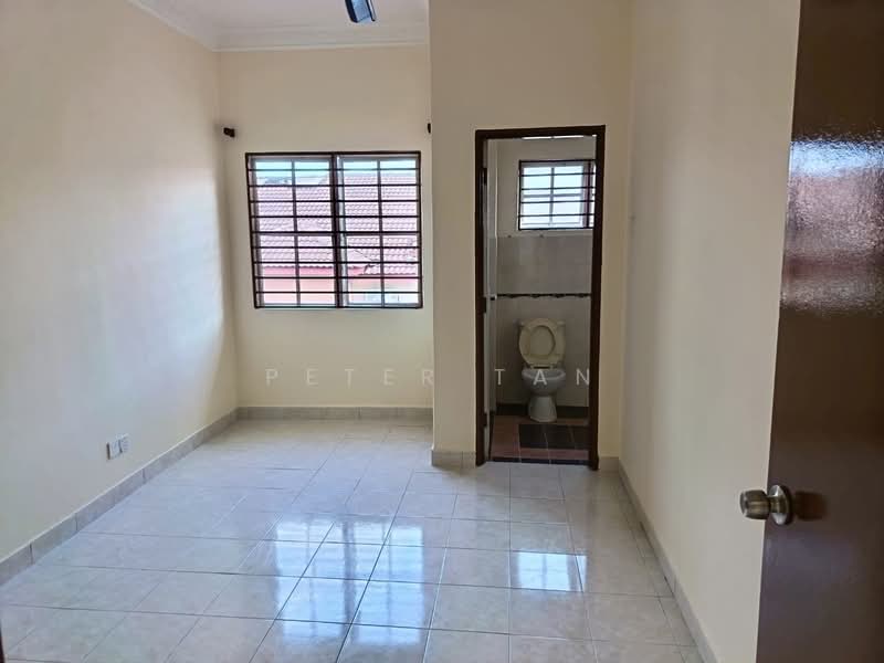 2-storey Terraced House for Rent in Taman Desa Bukit Indah (Sungai Buloh) - Peter Tan - Bathroom - PropertyGuru.com.my