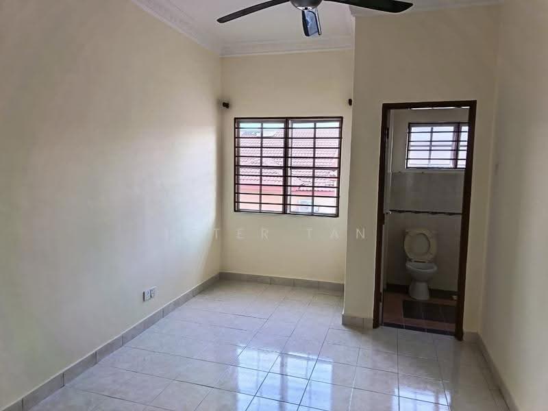 2-storey Terraced House for Rent in Taman Desa Bukit Indah (Sungai Buloh) - Peter Tan - Bathroom - PropertyGuru.com.my
