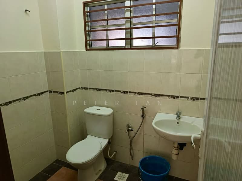 2-storey Terraced House for Rent in Taman Desa Bukit Indah (Sungai Buloh) - Peter Tan - Bathroom - PropertyGuru.com.my