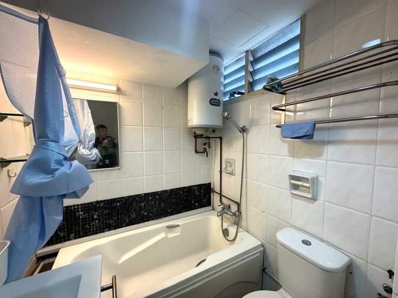 Kondominium untuk Disewa di Marina Bay Condominium - Jeanie Lim - Bathroom - PropertyGuru.com.my