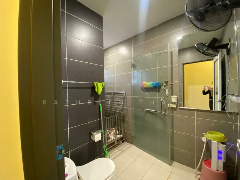 Kondominium untuk Dijual di The Henge - Kathreen Thang - Bathroom - PropertyGuru.com.my