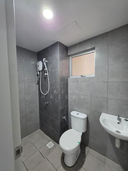 Kondominium untuk Disewa di Residensi Sateria - Halim Mazlan - Bathroom - PropertyGuru.com.my