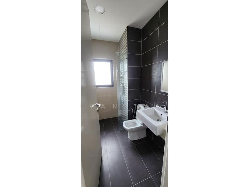 Kondominium untuk Dijual di Seri Puteri Hills - Ivan Tan - Bathroom - PropertyGuru.com.my