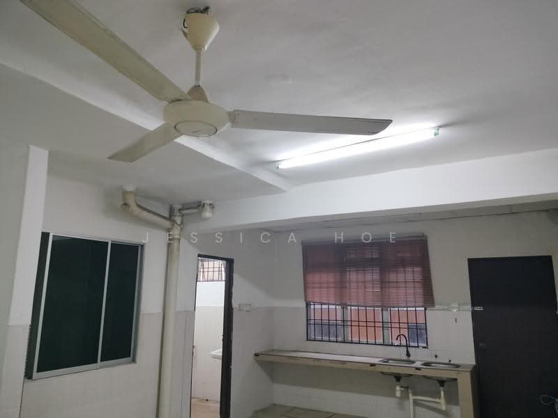 Rumah Teres 2-Tingkat untuk Dijual di Saujana Puchong (Puchong) - Jessica Hoe - Kitchen - PropertyGuru.com.my