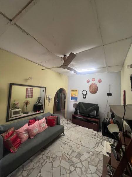 Rumah Teres 1-Tingkat untuk Dijual di Taman Sri Segambut (Segambut) - Zulhilmi Zakaria - Living Room - PropertyGuru.com.my
