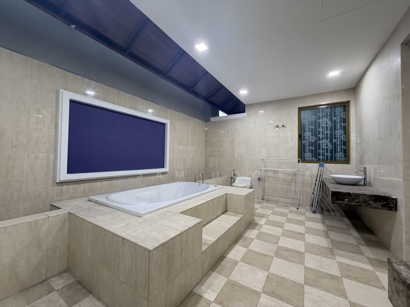Semi-Detached House for Rent in Duta Tropika (Batu) - Sam Hoo - Bathroom - PropertyGuru.com.my