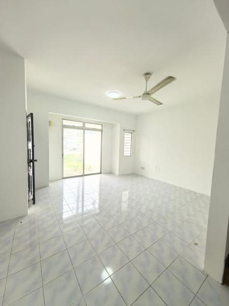 Rumah Teres 2-Tingkat untuk Dijual di Taman Puncak Jalil (Seri Kembangan) - Ivan Tan - Living Room - PropertyGuru.com.my