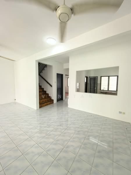 Rumah Teres 2-Tingkat untuk Dijual di Taman Puncak Jalil (Seri Kembangan) - Ivan Tan - Living Room - PropertyGuru.com.my