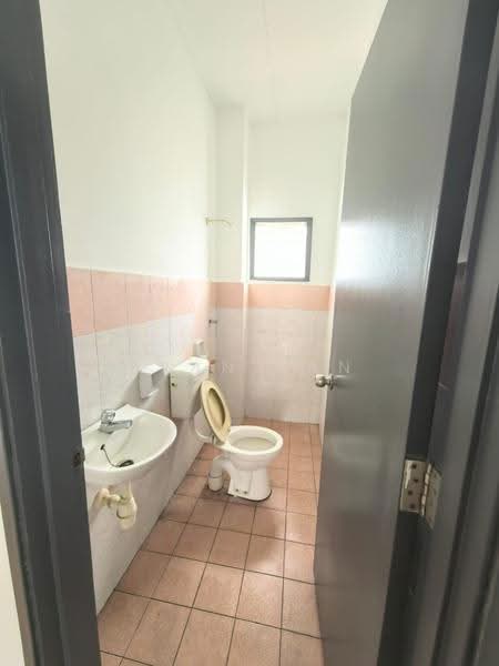 Rumah Teres 2-Tingkat untuk Dijual di Taman Puncak Jalil (Seri Kembangan) - Ivan Tan - Bathroom - PropertyGuru.com.my