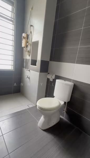 Rumah Kluster untuk Dijual di Taman Kempas Indah (Tebrau) - Annly Liew - Bathroom - PropertyGuru.com.my