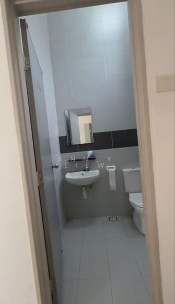 Rumah Kluster untuk Dijual di Taman Kempas Indah (Tebrau) - Annly Liew - Bathroom - PropertyGuru.com.my