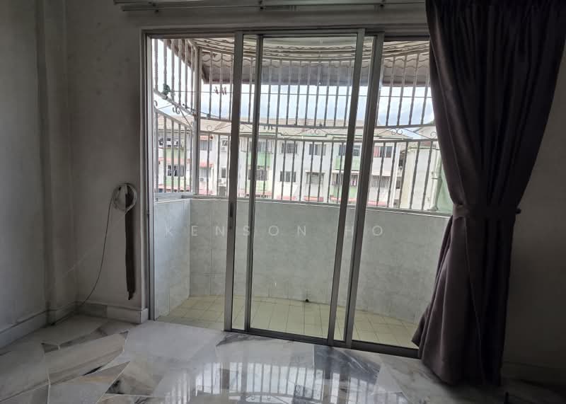 Pangsapuri untuk Dijual di Nuri Court - Kenson Ho - Balcony - PropertyGuru.com.my