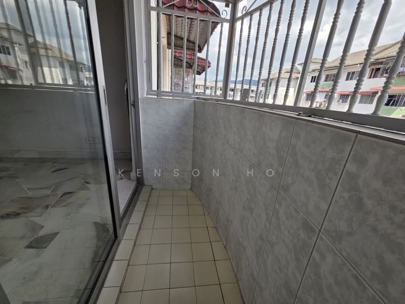 Pangsapuri untuk Dijual di Nuri Court - Kenson Ho - Balcony - PropertyGuru.com.my