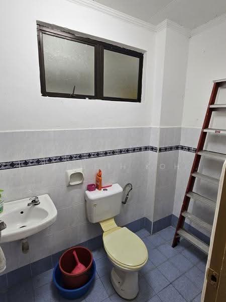 Pangsapuri untuk Dijual di Skudai Villa - Japheth Koh - Bathroom - PropertyGuru.com.my