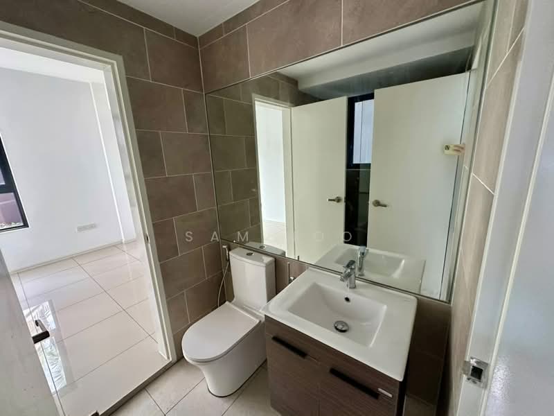 Kediaman Servis untuk Dijual di Est8 - Sam Hoo - Bathroom - PropertyGuru.com.my