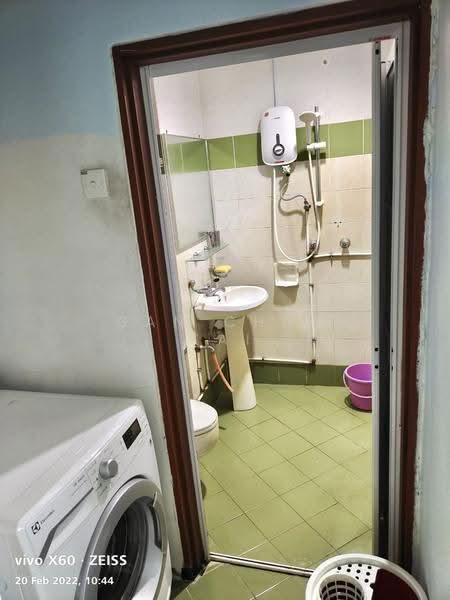 Condominium for Rent at Marina Tower (Ratu Mutiara) - Gan Chun Kai - Bathroom - PropertyGuru.com.my