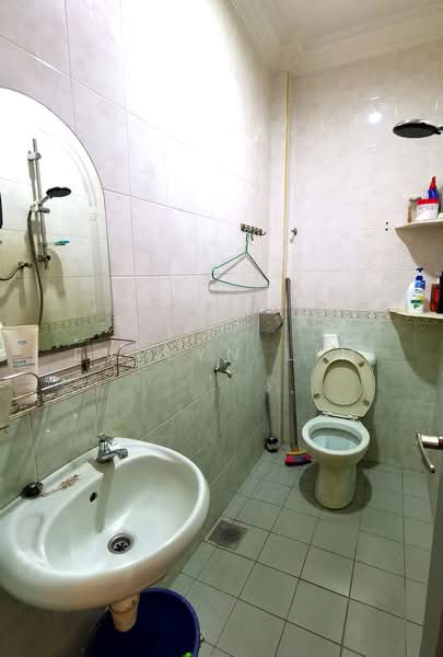 Rumah Teres 2-Tingkat untuk Dijual di Kampung Batu Muda (Batu Caves) - Evelyn Lim - Bathroom - PropertyGuru.com.my