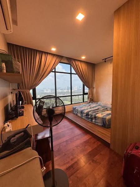 Kediaman Servis untuk Dijual di Molek Regency - Calvin Wong - Bedroom - PropertyGuru.com.my