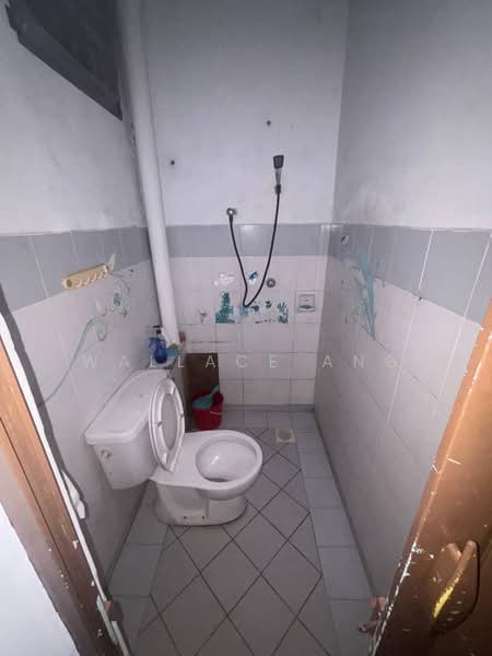Rumah Teres 2-Tingkat untuk Dijual di Permas Jaya (Johor Bahru) - Wallace Ang - Bathroom - PropertyGuru.com.my