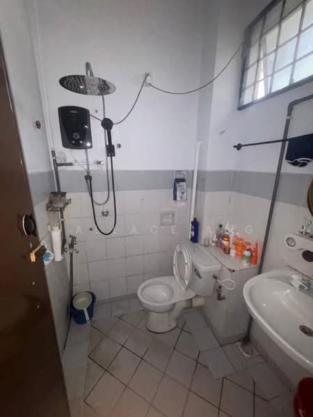 Rumah Teres 2-Tingkat untuk Dijual di Permas Jaya (Johor Bahru) - Wallace Ang - Bathroom - PropertyGuru.com.my