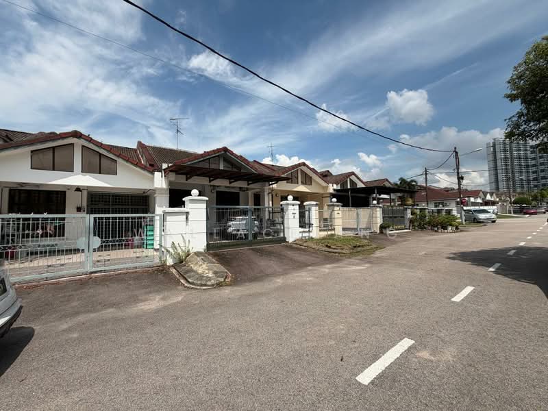 Rumah Teres 2-Tingkat untuk Dijual di Taman Molek (Johor Bahru) - Wallace Ang - Exterior - PropertyGuru.com.my