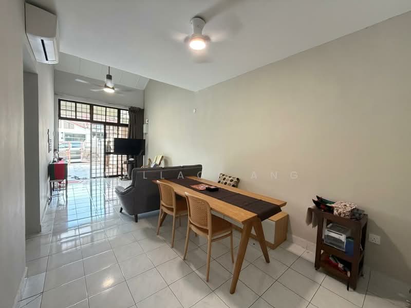 Rumah Teres 2-Tingkat untuk Dijual di Taman Molek (Johor Bahru) - Wallace Ang - Living Room - PropertyGuru.com.my