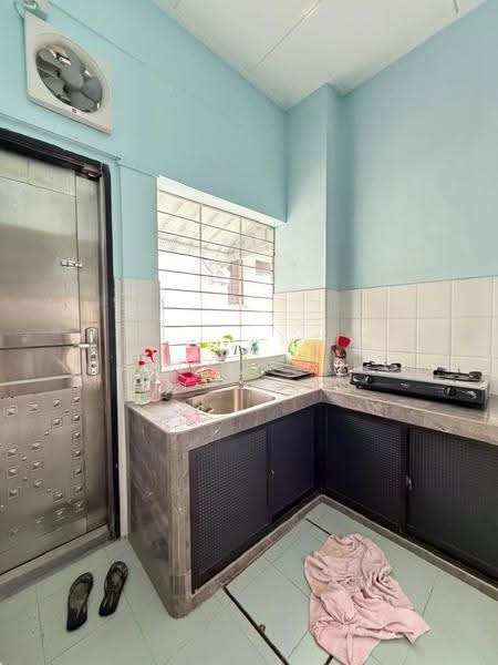 Rumah Teres 2-Tingkat untuk Dijual di Taman Molek (Johor Bahru) - Wallace Ang - Kitchen - PropertyGuru.com.my