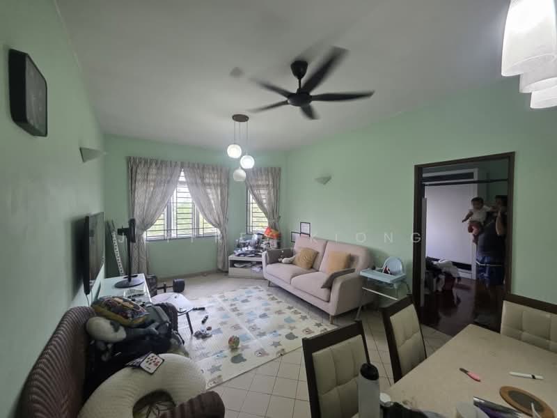 Pangsapuri untuk Dijual di Mon Bisca - Jeffrey Kiong - Living Room - PropertyGuru.com.my