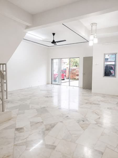 2-storey Terraced House for Sale in Taman Universiti (Bangi) - Mahafiz . - Living Room - PropertyGuru.com.my
