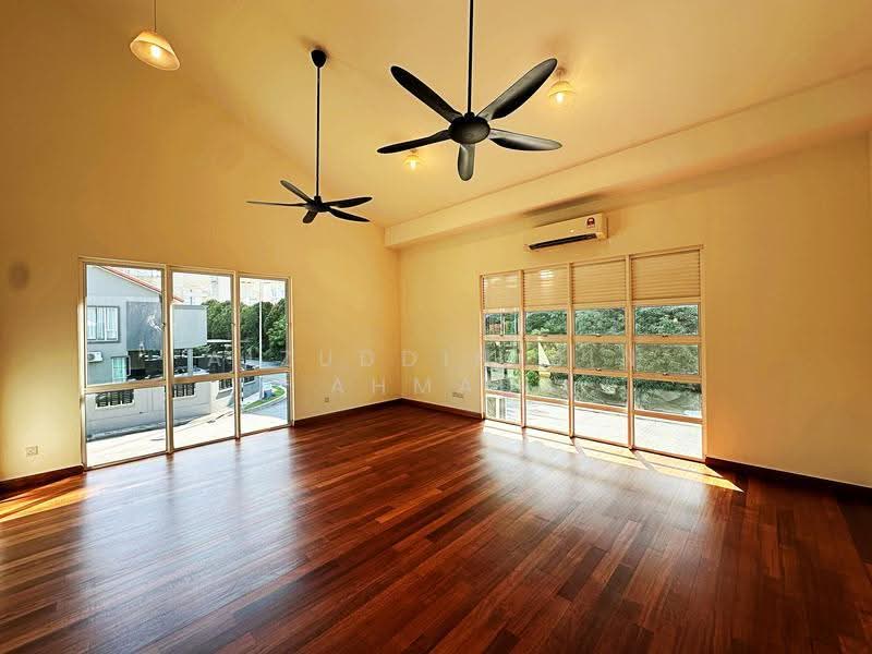 Rumah Berkembar untuk Dijual di Alam Damai (Cheras) - Aizuddin bin Ahmad - Living Room - PropertyGuru.com.my