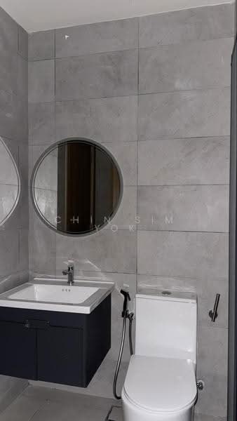 Kediaman Servis untuk Dijual di Armani Raja Uda - Chin Sim Yok - Bathroom - PropertyGuru.com.my
