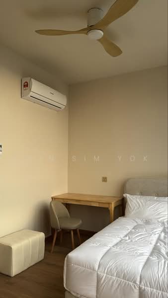 Kediaman Servis untuk Dijual di Armani Raja Uda - Chin Sim Yok - Bedroom - PropertyGuru.com.my
