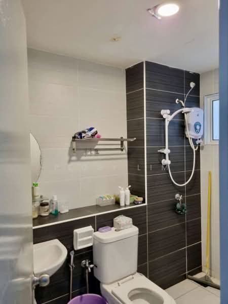 Kondominium untuk Dijual di Springville Residence - Peggy Lim - Bathroom - PropertyGuru.com.my