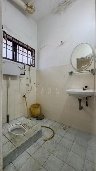 2-storey Terraced House for Rent in Station 18 (Ipoh) - Kent Chow - Bathroom - PropertyGuru.com.my