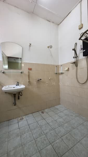 2-storey Terraced House for Rent in Station 18 (Ipoh) - Kent Chow - Bathroom - PropertyGuru.com.my