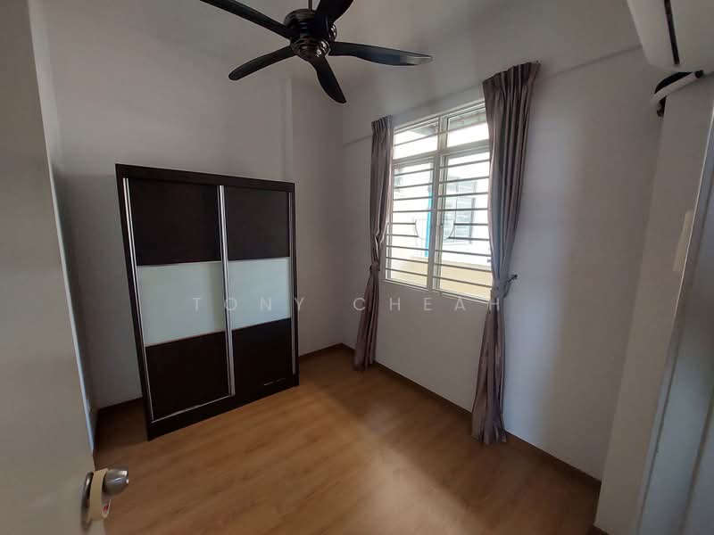 Pangsapuri untuk Dijual di Irama Villa - Tony Cheah - Bedroom - PropertyGuru.com.my
