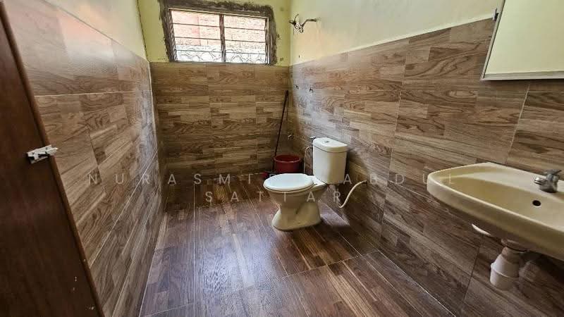 Bungalow House for Sale in Port Dickson (Negeri Sembilan) - Nurasmida Abdul Sattar - Bathroom - PropertyGuru.com.my