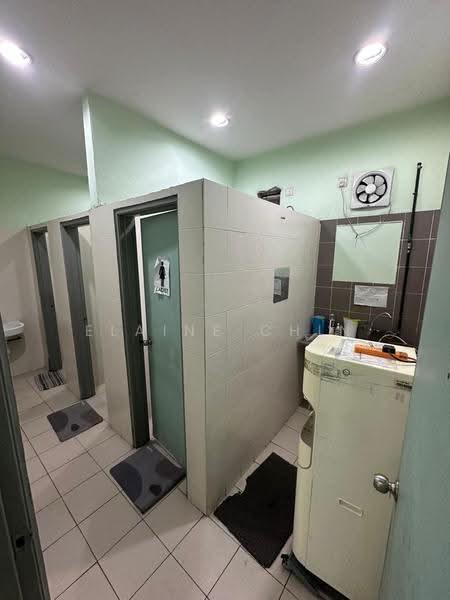 Gudang untuk Disewa di Taman Perindustrian Pulau Indah (Klang) - Elaine Chin - Bathroom - PropertyGuru.com.my