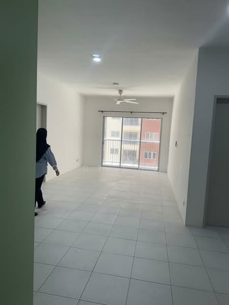 Kondominium untuk Disewa di Residensi Sateria - Cody Cher - Living Room - PropertyGuru.com.my