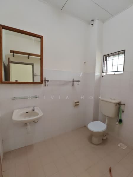 Rumah Teres untuk Disewa di Usj 13 (Subang Jaya) - Olivia Hoh - Bathroom - PropertyGuru.com.my