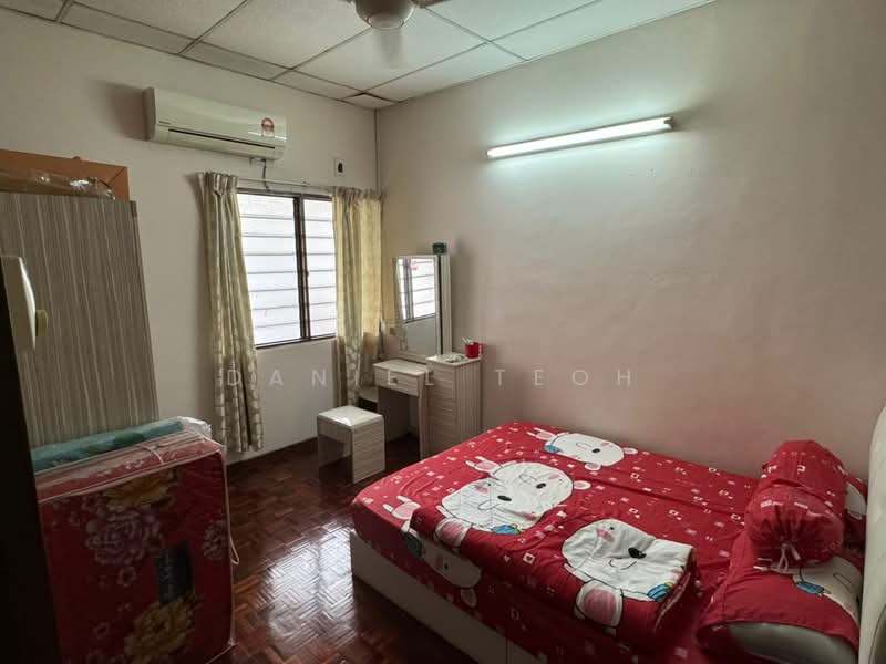 2-storey Terraced House for Rent in Bukit Dumbar (Jelutong) - Daniel Teoh - Bedroom - PropertyGuru.com.my