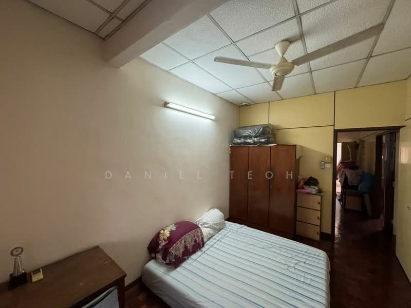 2-storey Terraced House for Rent in Bukit Dumbar (Jelutong) - Daniel Teoh - Bedroom - PropertyGuru.com.my