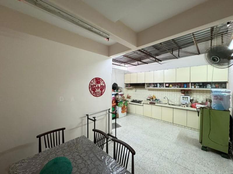 2-storey Terraced House for Rent in Bukit Dumbar (Jelutong) - Daniel Teoh - Kitchen - PropertyGuru.com.my