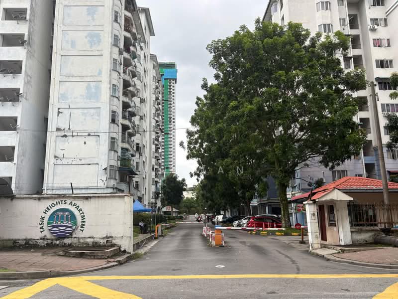 Pangsapuri untuk Dijual di Tasik Heights Apartment - WL Wan - Exterior - PropertyGuru.com.my
