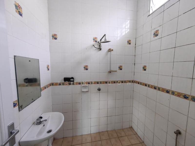 2-storey Terraced House for Rent in Tanjung Bungah (Penang) - Irene Goh - Bathroom - PropertyGuru.com.my