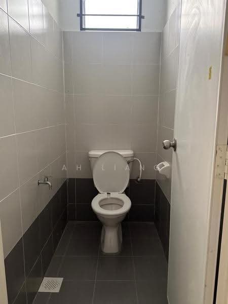 Shop for Sale in Taman Pulai Indah (Johor Bahru) - Ah Liang - Bathroom - PropertyGuru.com.my