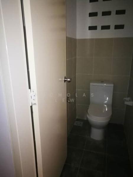 Shop / Office for Rent in Pusat Perdagangan Seri Kembangan (Seri Kembangan) - Nicholas Lew - PropertyGuru.com.my