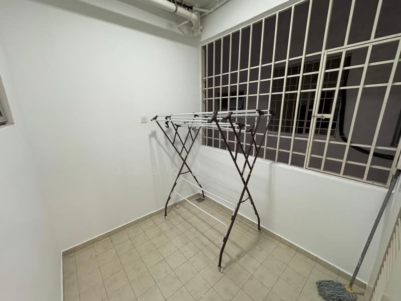 Kediaman Servis untuk Disewa di I Residence - Jason Low - Balcony - PropertyGuru.com.my