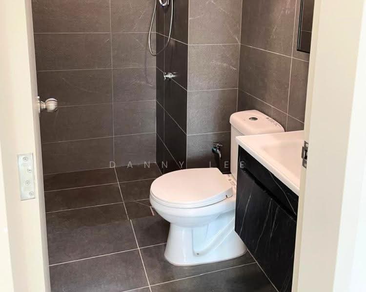 Kediaman Servis untuk Dijual di Majestic Maxim - Danny Lee - Bathroom - PropertyGuru.com.my